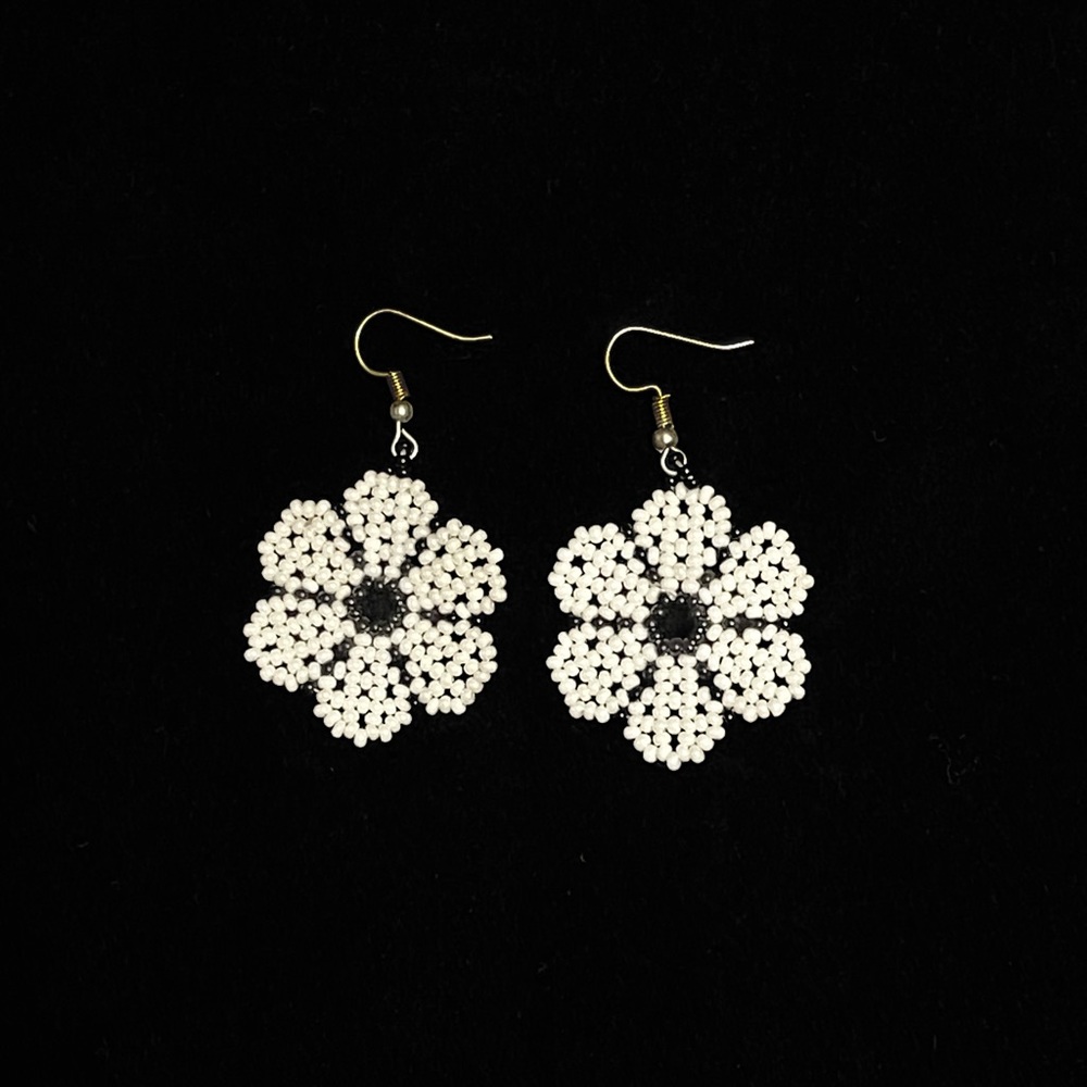 Flower Earrings made of Shakira stones